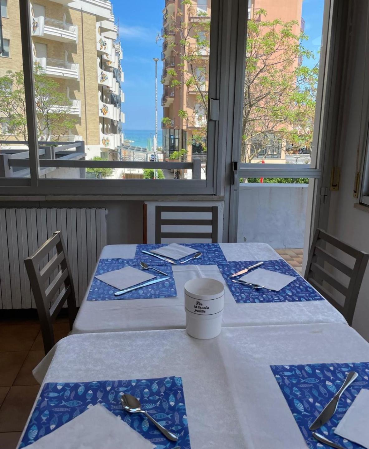 Hotel Caesar Pesaro Zewnętrze zdjęcie